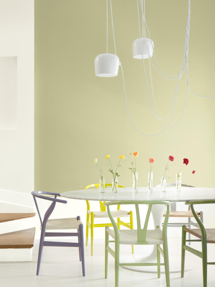 Color-Trends22-Wohnzimmer mit Blumen